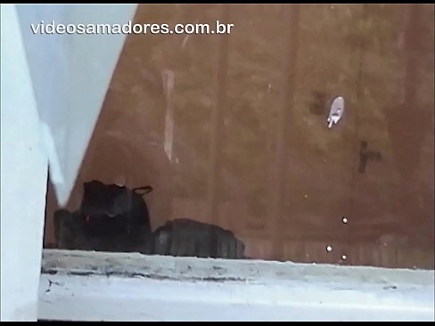 ❤️ Azgın adam kız arkadaşını başka bir adamla izliyor, çifti rahatsız etmeden sikiş videosu çekiyor ❤️❌ Porno fb bizde