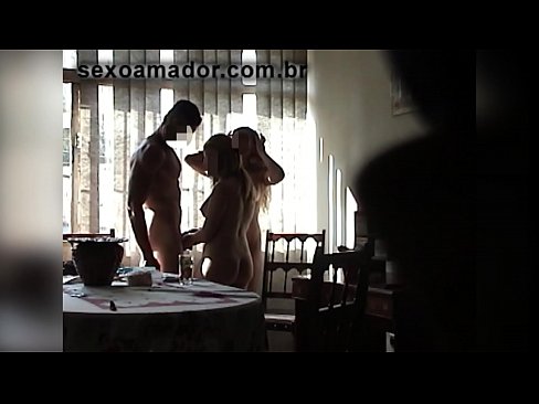 ❤️ Seks arkadaşlar dev bir adam ve onunla bir üçlü davet ❤️❌ Porno fb bizde