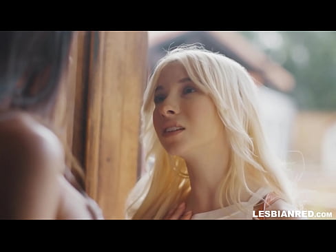 ❤️ Kız birkaç ay sonra eve gelir ve üvey annesinin amını yemeye başlar ❤️❌ Porno fb bizde